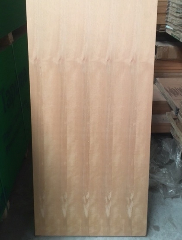 Porta Encabeçada na Santa Efigênia - Porta Maciça de Madeira - Beija